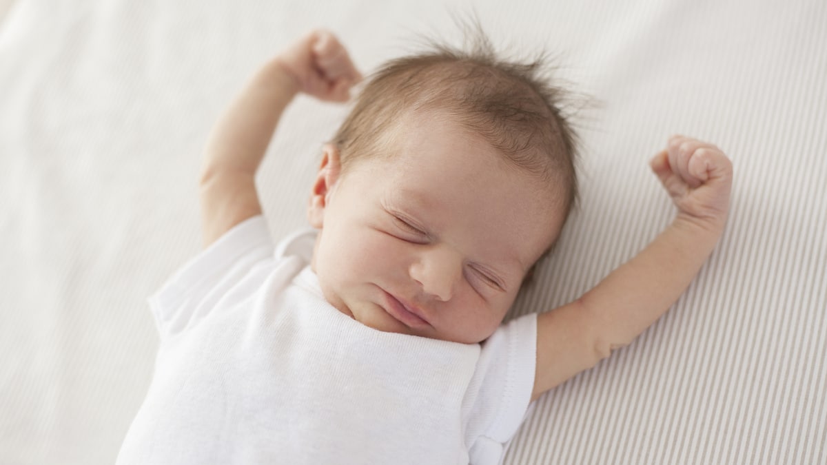 Il neonato di 4 mesi: come cambia il comportamento, la crescita e il sonno  - fem