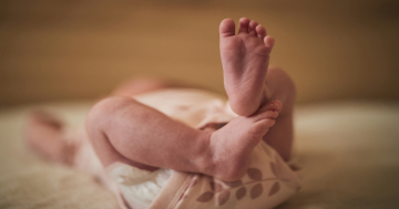 gambe di neonato