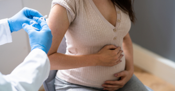 donna in gravidanza si vaccina per rosolia