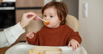 bambino inizio svezzamento