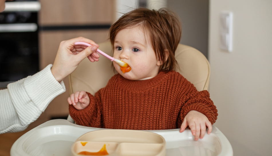 bambino inizio svezzamento